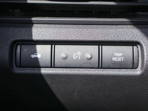 Used 2025 Nissan Altima 2.5 SR FWD image 17