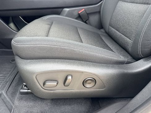 Used 2025 Chevrolet Traverse LT FWD image 41