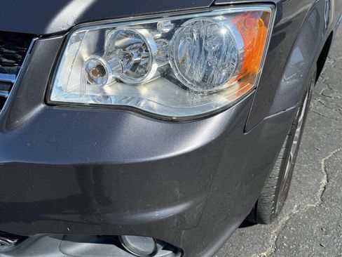 Used 2017 Dodge Grand Caravan SXT image 10