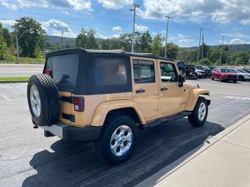 Used 2013 Jeep Wrangler Unlimited Sahara AWD/4WD image 4
