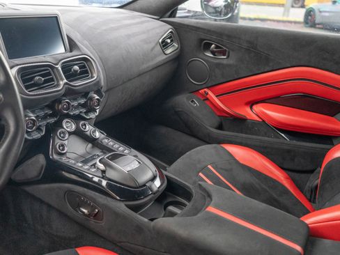 Used 2020 Aston Martin V8 Vantage Coupe image 10