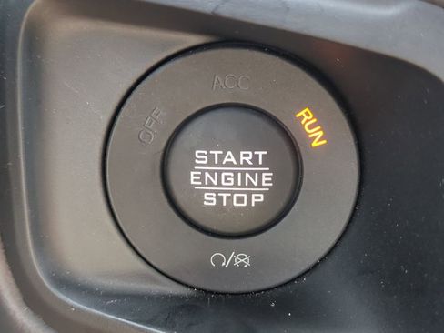 Used 2025 Jeep Wrangler Unlimited Sahara image 30