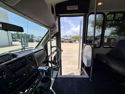 Used 2011 Ford E-350 and Econoline 350 Super Duty w/ Shuttle Bus Prep Pkg RWD image 8