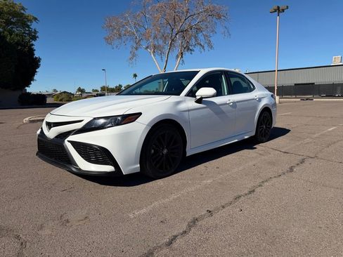 Used 2024 Toyota Camry SE image 4