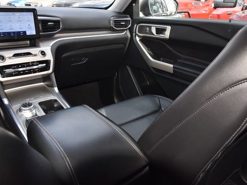 Used 2023 Ford Explorer XLT w/ Equipment Group 202A image 18