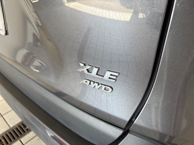 Used 2025 Toyota RAV4 XLE AWD/4WD image 21