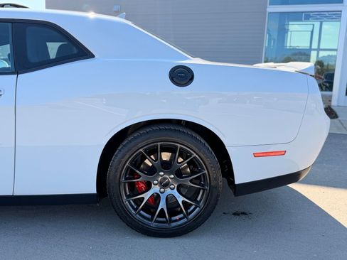 Used 2015 Dodge Challenger SRT w/ Technology Group image 12
