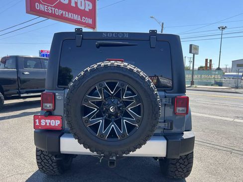 Used 2015 Jeep Wrangler Unlimited Sahara w/ Connectivity Group AWD/4WD image 6