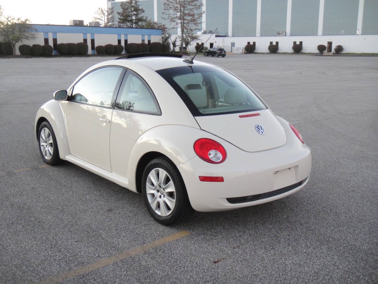 Used 2010 Volkswagen Beetle Coupe FWD image 8