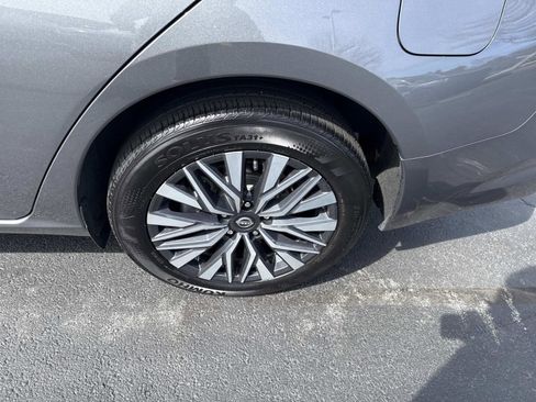 Used 2024 Nissan Altima 2.5 SV image 13