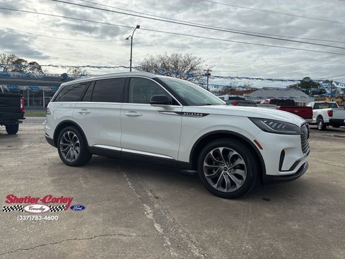 Used 2025 Lincoln Aviator 2WD image 1