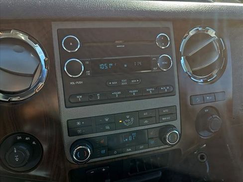 Used 2011 Ford F250 Lariat w/ Lariat Interior Pkg image 13