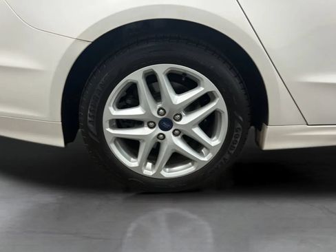 Used 2016 Ford Fusion SE FWD image 25