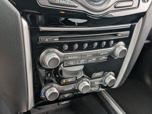 Used 2019 Nissan Pathfinder SV image 22