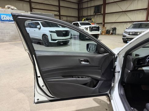 Used 2017 Acura ILX FWD image 11