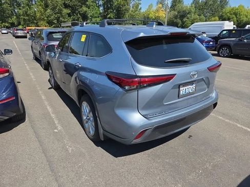 Used 2022 Toyota Highlander Limited AWD/4WD image 3