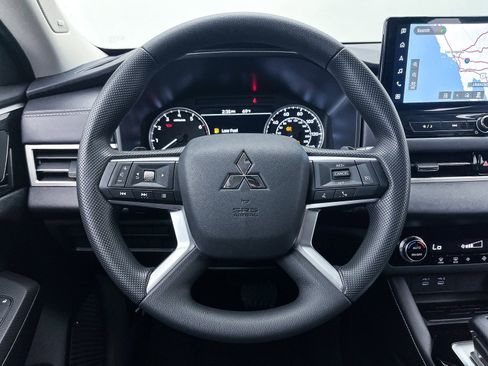 New 2025 Mitsubishi Outlander ES image 21