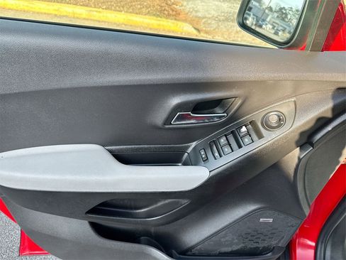 Used 2017 Chevrolet Trax Premier w/ Driver Confidence II Package image 15