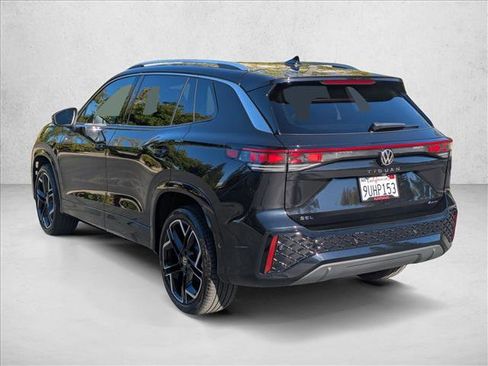 Used 2025 Volkswagen Tiguan SEL R-Line image 8