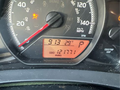 Used 2016 Toyota Yaris L image 8