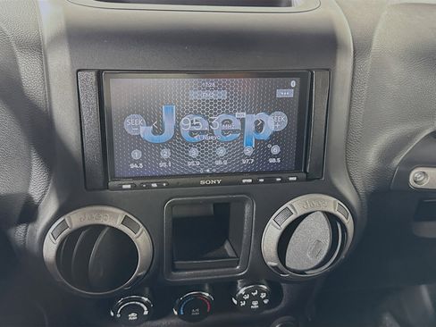 Used 2016 Jeep Wrangler Sport image 18