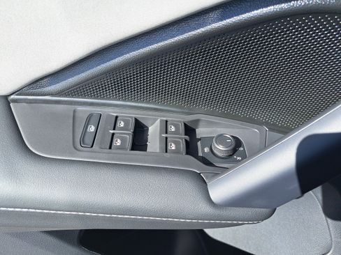 New 2026 Volkswagen Tiguan SE image 25