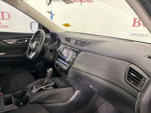 Used 2018 Nissan Rogue SV image 15