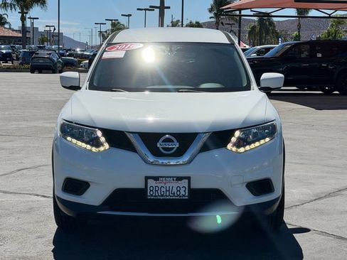 Used 2016 Nissan Rogue S FWD image 2