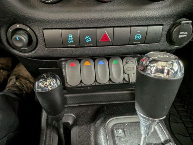 Used 2011 Jeep Wrangler Unlimited Sahara AWD/4WD image 19