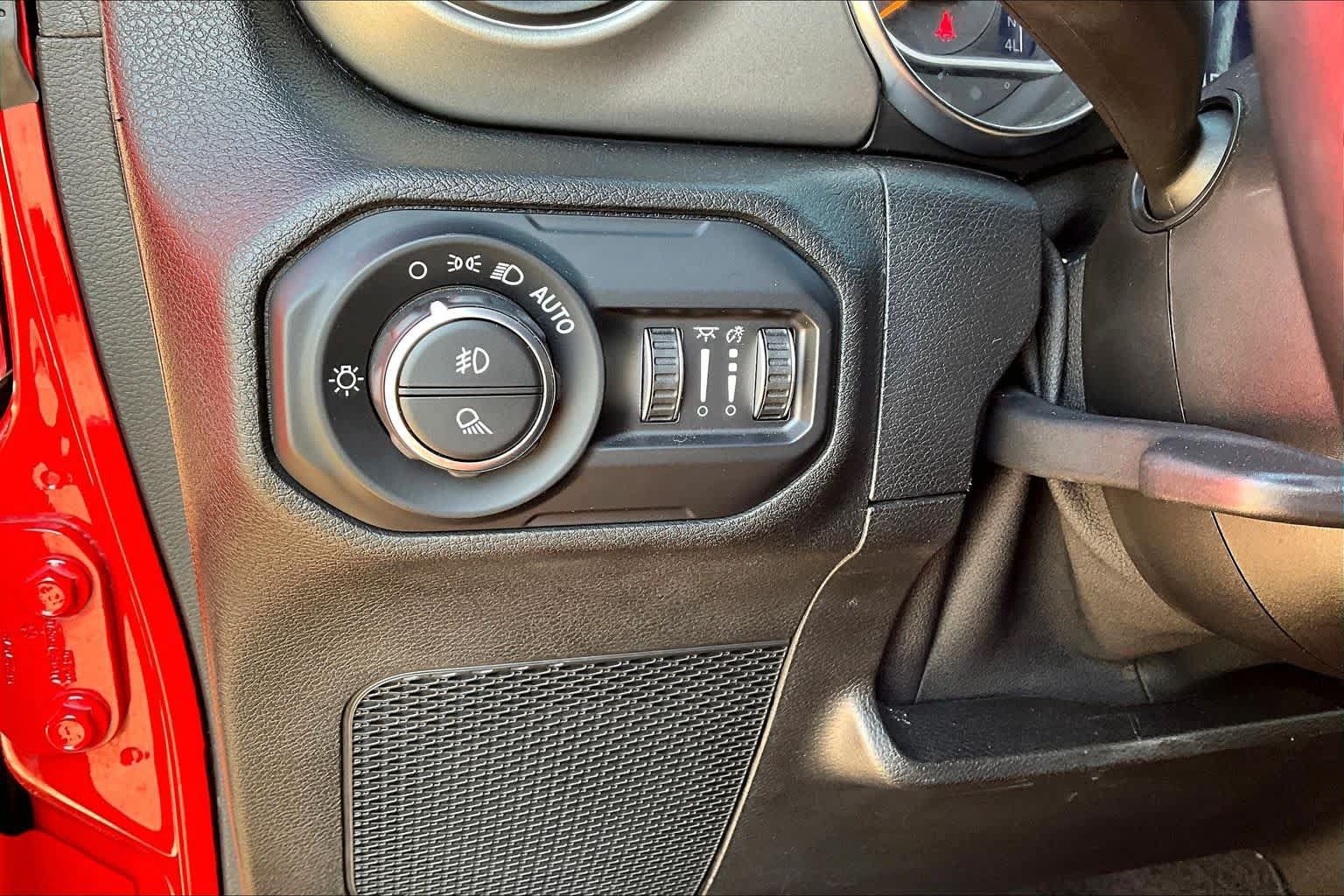 Used 2021 Jeep Gladiator Sport AWD/4WD image 26