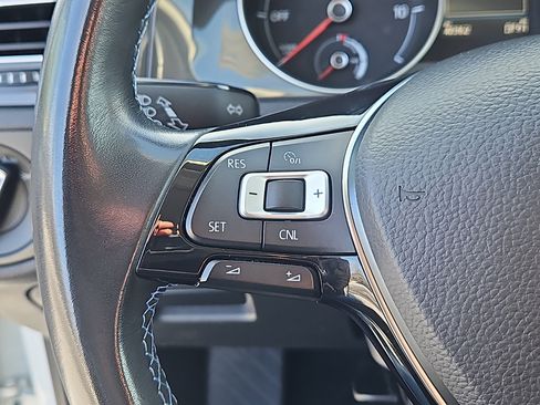 Used 2017 Volkswagen e-Golf SEL Premium image 16