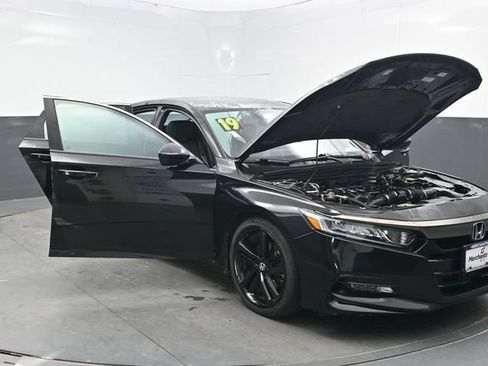 Used 2019 Honda Accord Sport image 40