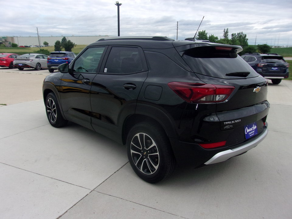 Used 2024 Chevrolet TrailBlazer LT w/ Driver Confidence Package FWD image 8