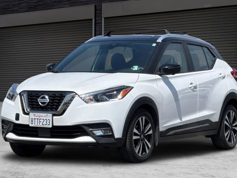 Used 2020 Nissan Kicks SR w/ SR Premium Package FWD image 9