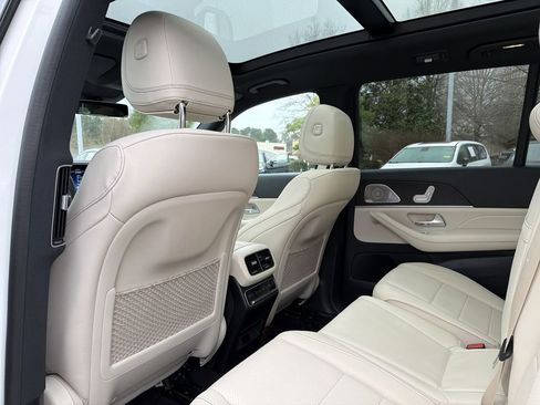 Used 2024 Mercedes-Benz GLS 450 4MATIC image 19