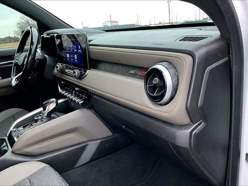 Used 2024 Chevrolet Colorado ZR2 w/ Technology Package image 14