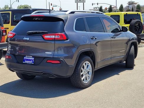 Used 2018 Jeep Cherokee Latitude Plus w/ Cold Weather Group image 5