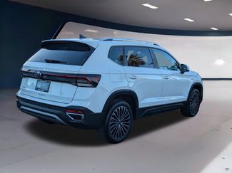 Certified 2025 Volkswagen Taos SE FWD video 3