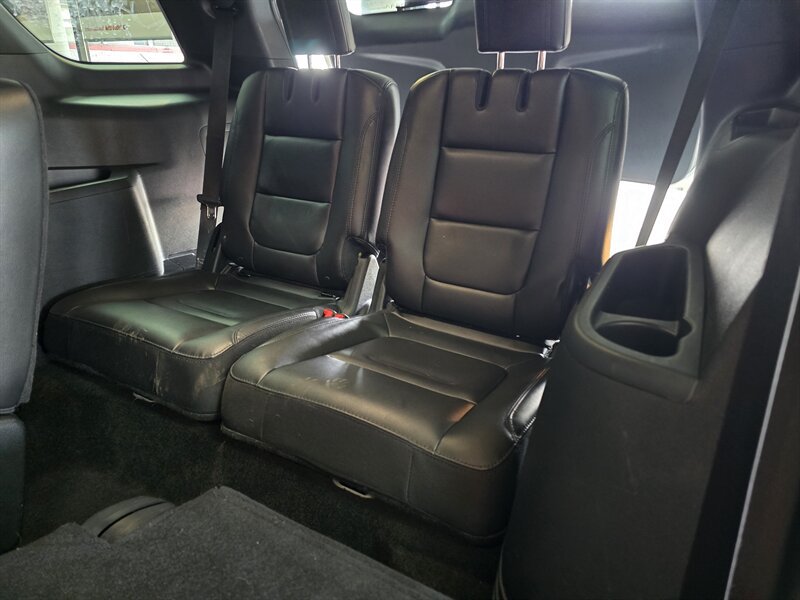 Used 2018 Ford Explorer XLT w/ Equipment Group 202A AWD/4WD image 15