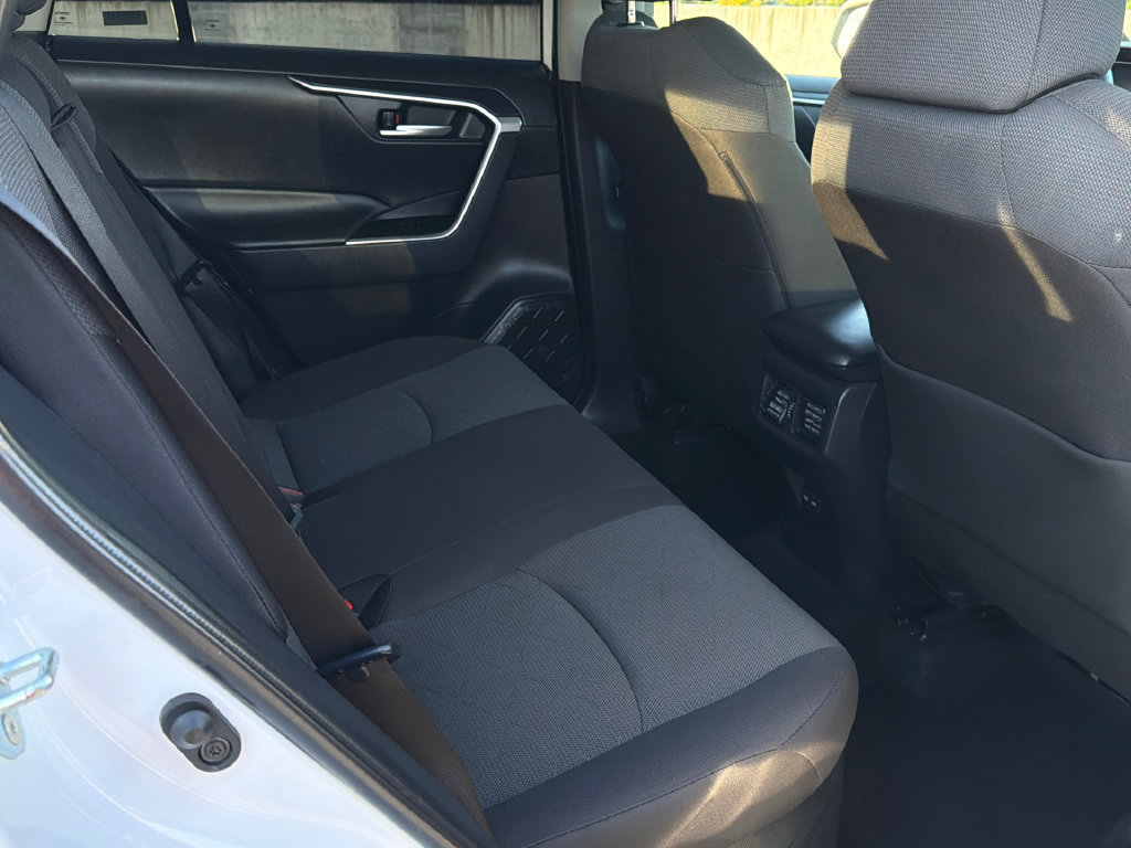 Used 2025 Toyota RAV4 XLE AWD/4WD image 14