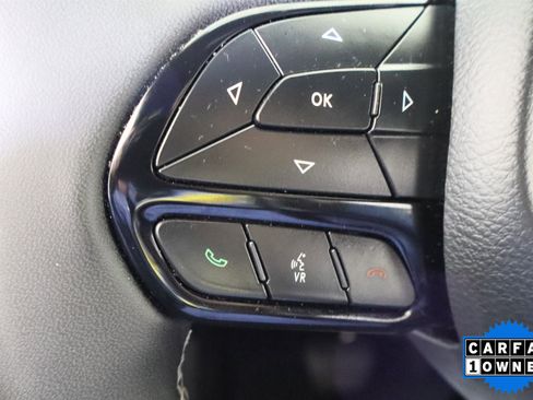 Used 2025 Chrysler Pacifica Limited image 30