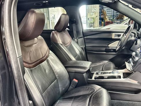 Used 2023 Ford Explorer Platinum w/ Technology Package AWD/4WD image 33