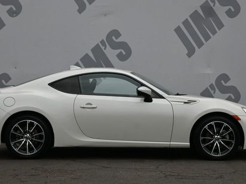 Used 2018 Toyota 86 RWD image 4
