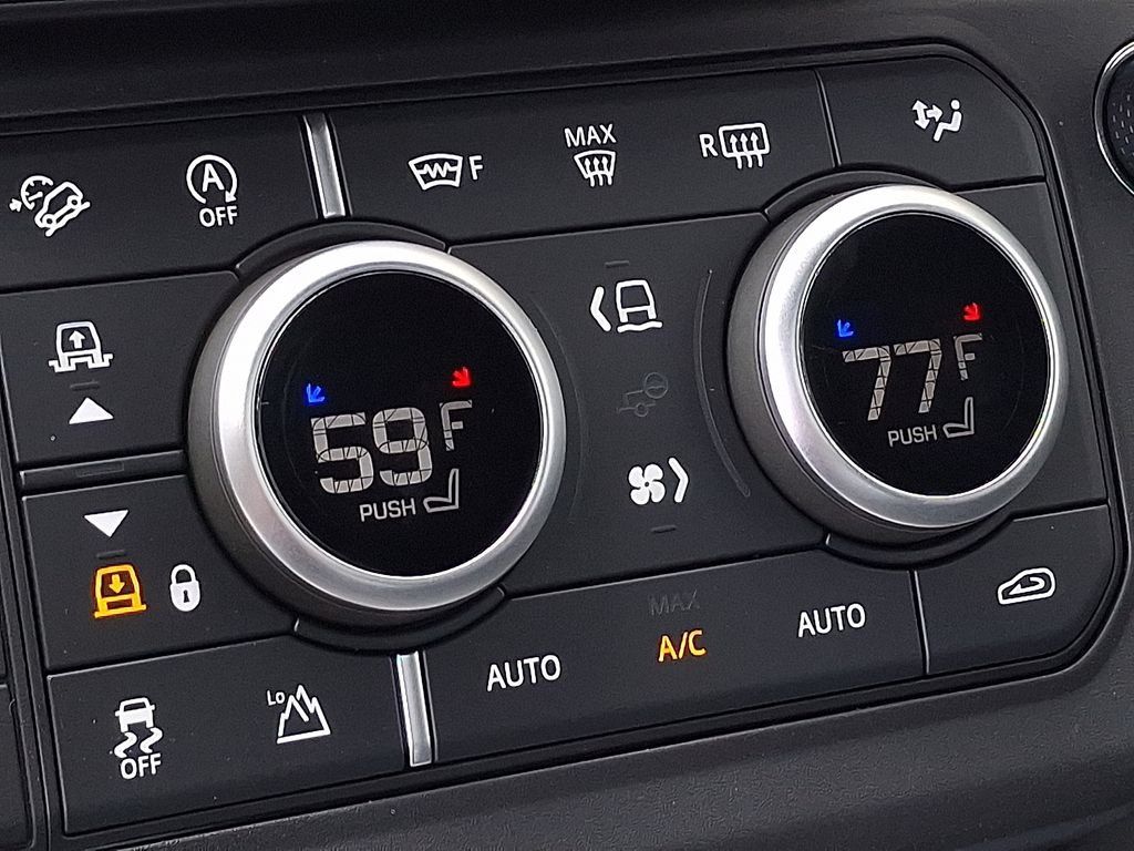 New 2026 Land Rover Defender 110 X-Dynamic SE AWD/4WD image 14