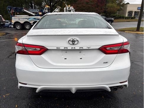 Used 2020 Toyota Camry SE image 5