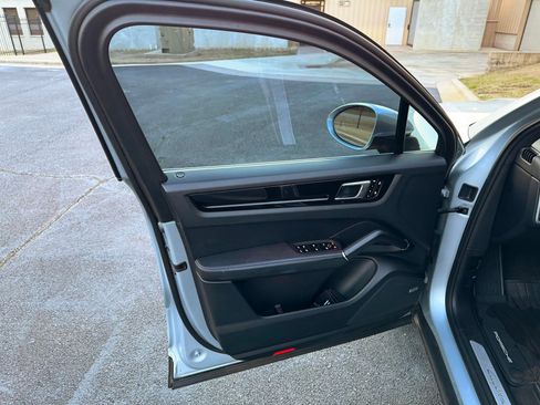 Used 2019 Porsche Cayenne AWD/4WD image 27