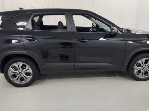 Used 2024 Kia Seltos LX AWD/4WD image 2