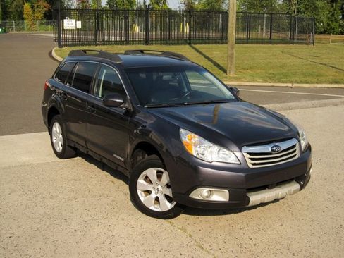 Used 2012 Subaru Outback 2.5i Limited image 2