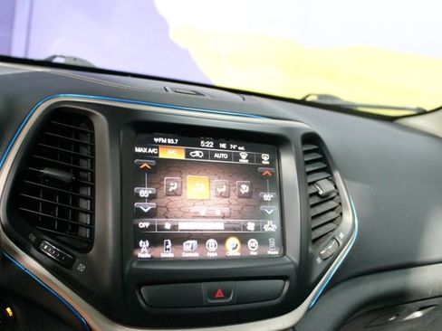 Used 2018 Jeep Cherokee High Altitude AWD/4WD image 18