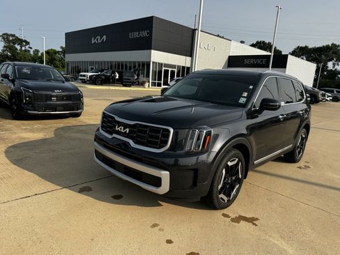 Certified 2025 Kia Telluride S FWD image 4